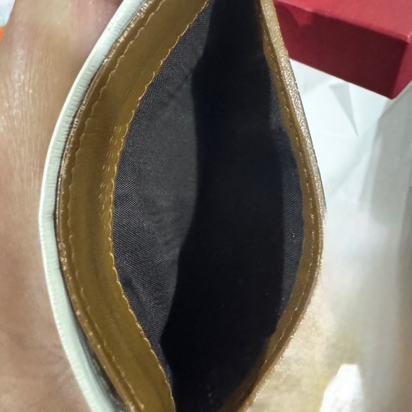 Salvatore Ferragamo Ivory Leather Cardholder – Made in Italy - Picture 6 of 6